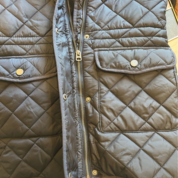 XS Lucky Brand quiltsed coat with fleece lined hood.  Warm and high quality - Picture 7 of 9